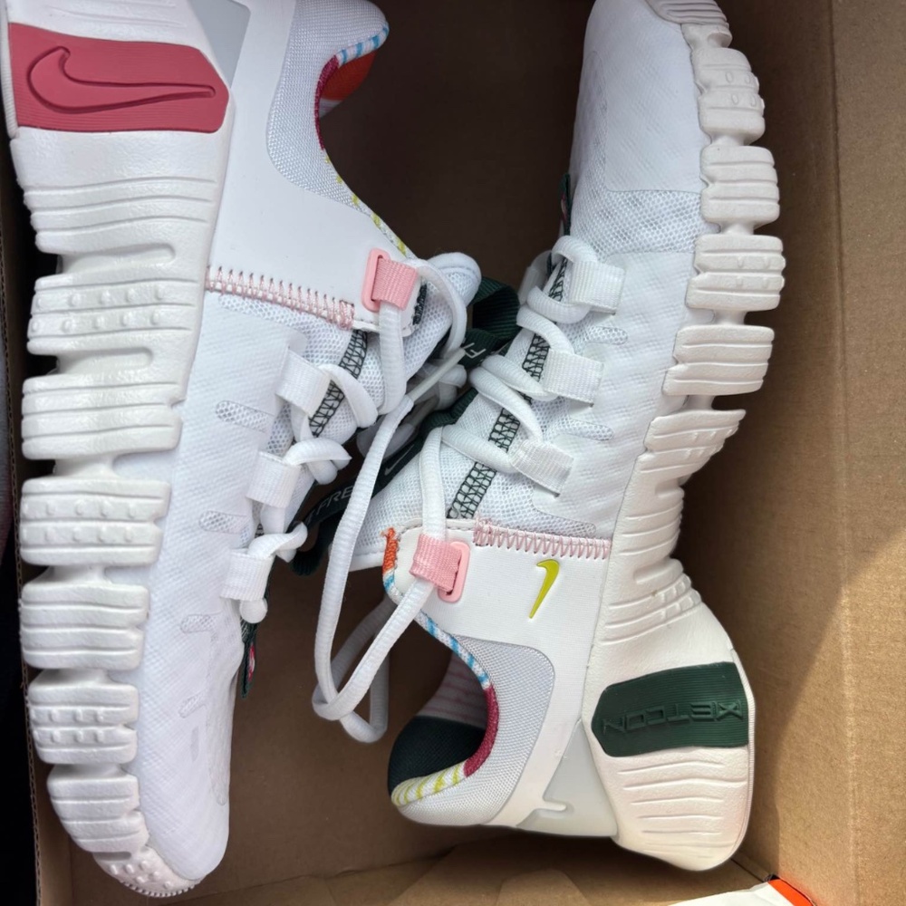 Women’s Nike metcom 6